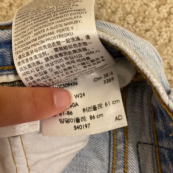 Levi Denim Shorts - Picture 5 of 5